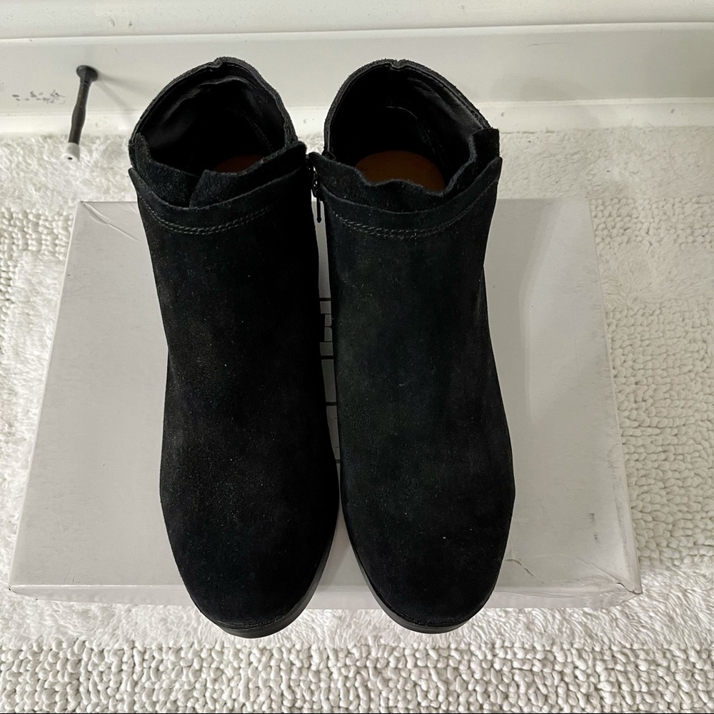 Steve Madden Fannia Black Booties Scalloped Ankle